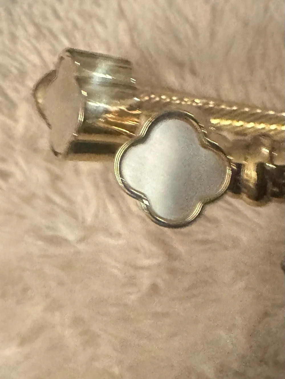 N/A elegant gold